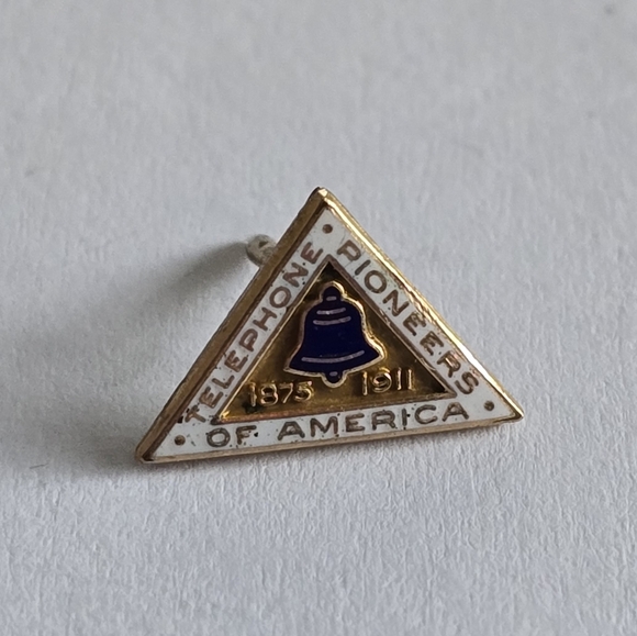 Vintage pin Telephone Pioneers of America triangle telecom telecommunications - Picture 2 of 9